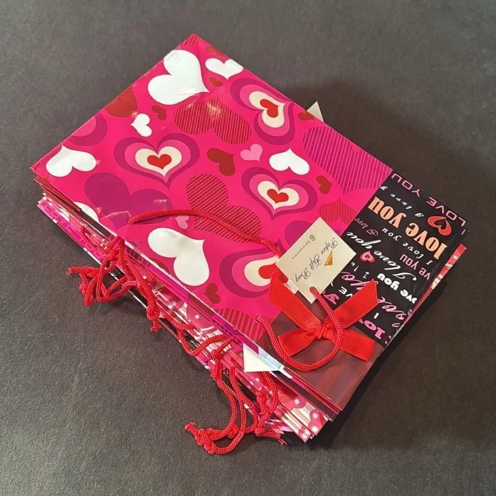N/A gift bag